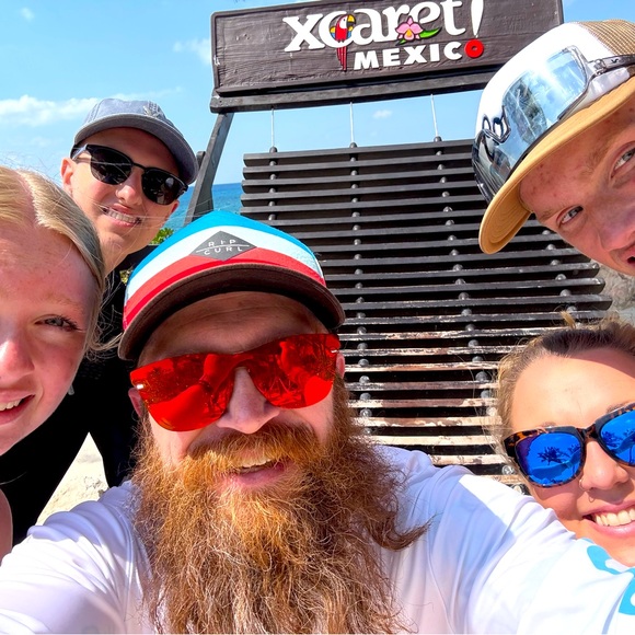 Meet your Posher, Casey - Picture 2 of 4